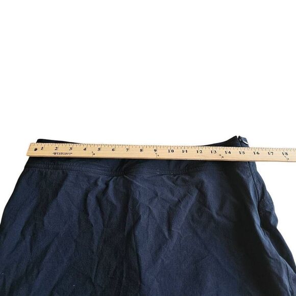 Athleta womens Sz 8 black nylon skirt side zipper with under shorts - Picture 4 of 8